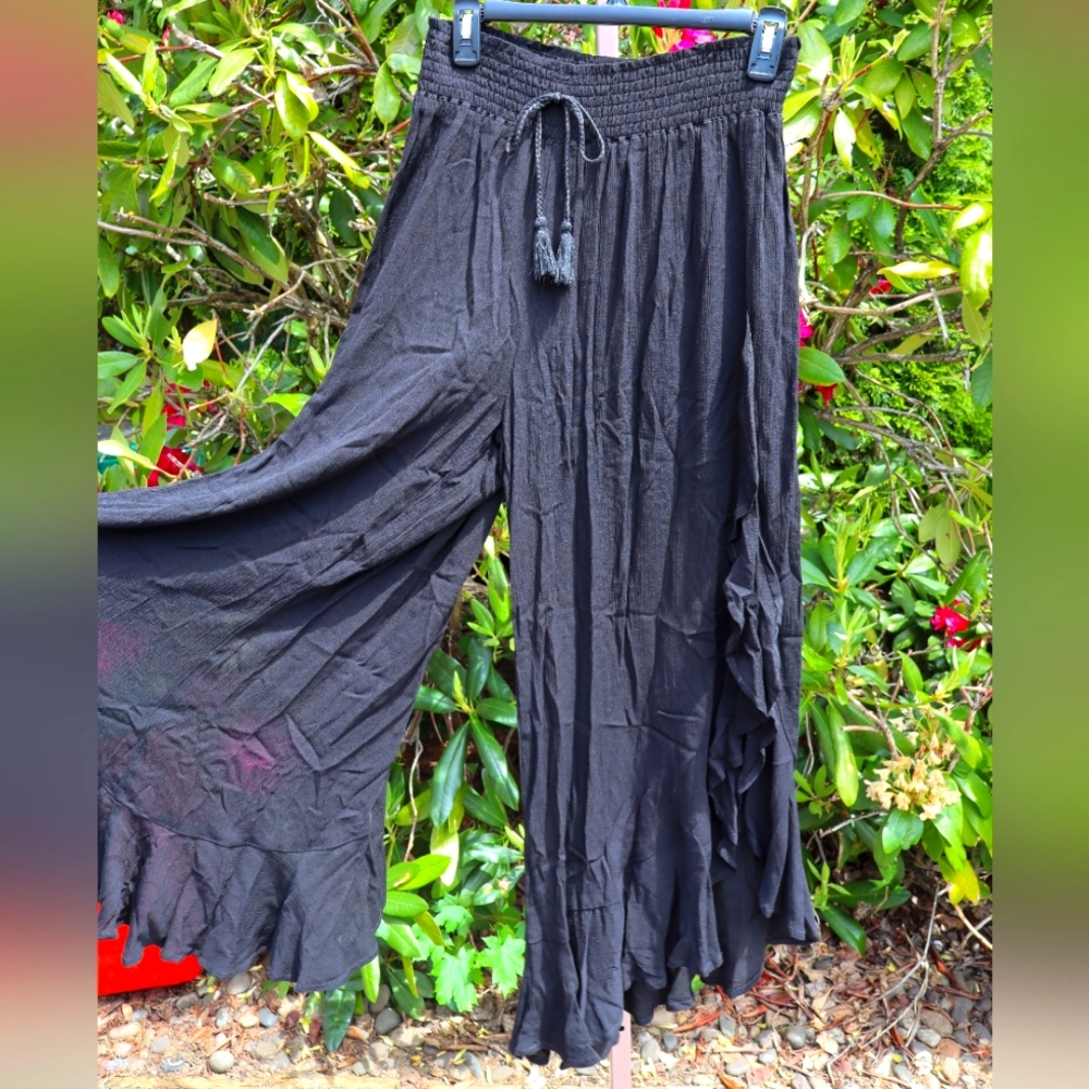 Sound/Style Smocked Waistband Cropped Pants